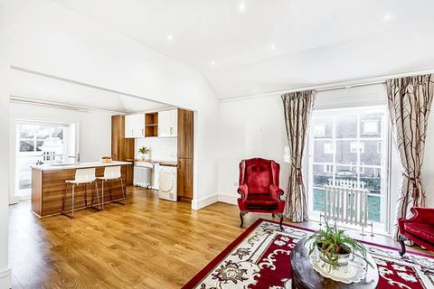 3 bedroom apartment for sale, St. Margarets Way, Regency House St. Margarets Way, GU29