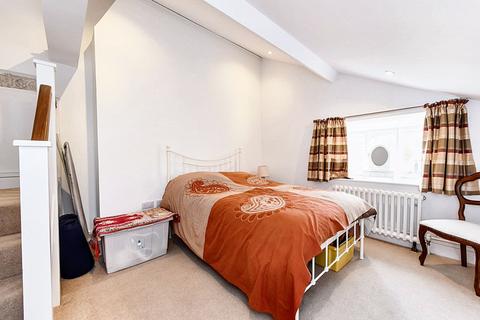 3 bedroom apartment for sale, St. Margarets Way, Regency House St. Margarets Way, GU29