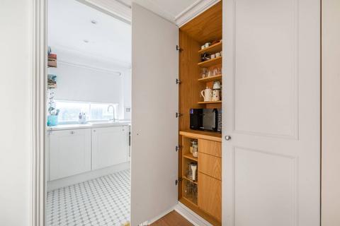 40e Queens Gardens, London, W2 3AA