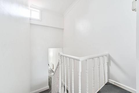 2 bedroom flat for sale, Nutcroft Road, Peckham, London, SE15