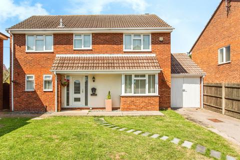 10 Arnolds Way, Rochford, SS4 3HW
