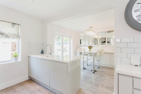 10 Arnolds Way, Rochford, SS4 3HW