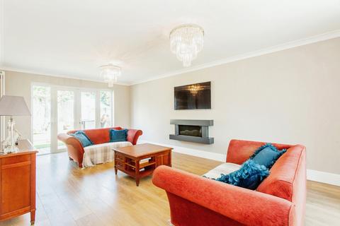 10 Arnolds Way, Rochford, SS4 3HW