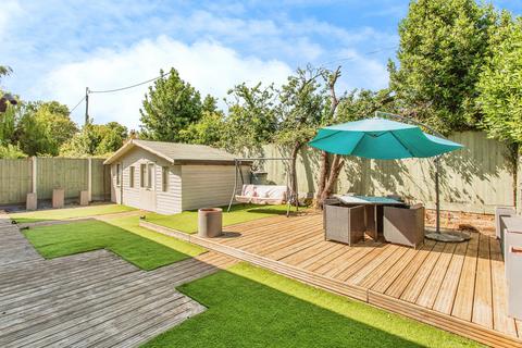 10 Arnolds Way, Rochford, SS4 3HW
