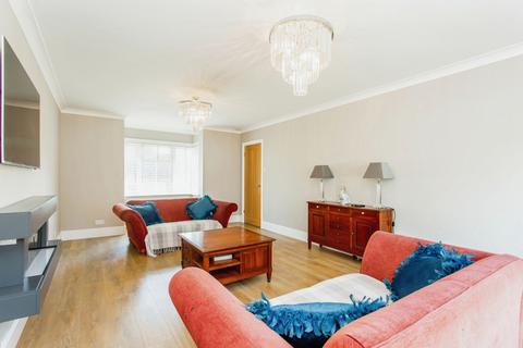 10 Arnolds Way, Rochford, SS4 3HW