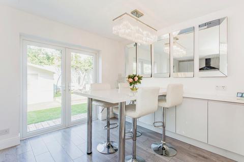10 Arnolds Way, Rochford, SS4 3HW