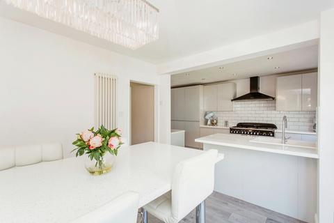 10 Arnolds Way, Rochford, SS4 3HW