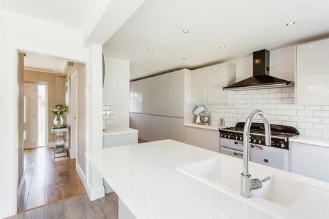 10 Arnolds Way, Rochford, SS4 3HW