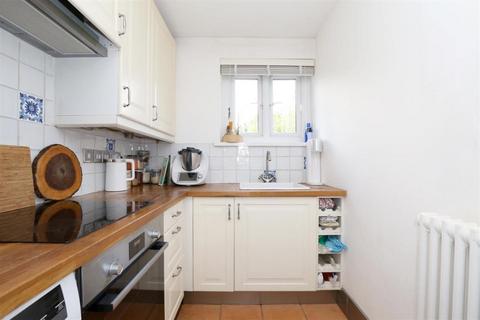 undefined, Highlands Close, London N4
