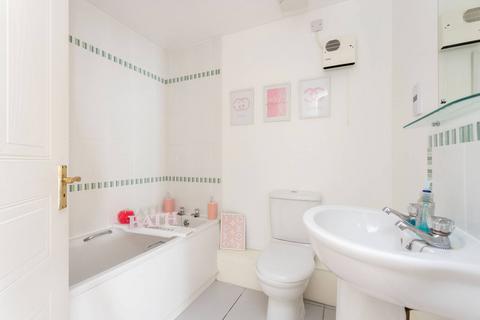 82 Bruce Gardens, Dunfermline, KY11 8HG