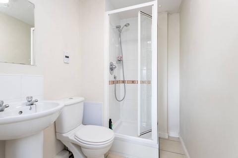 82 Bruce Gardens, Dunfermline, KY11 8HG
