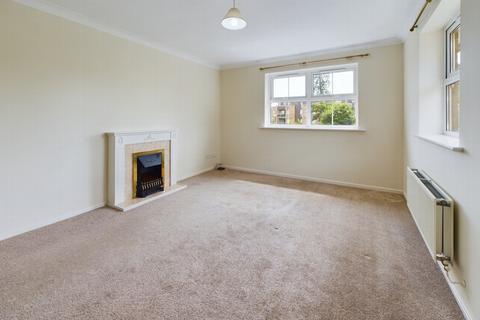 2 bedroom flat for sale, Heath Road, Haywards Heath, RH16