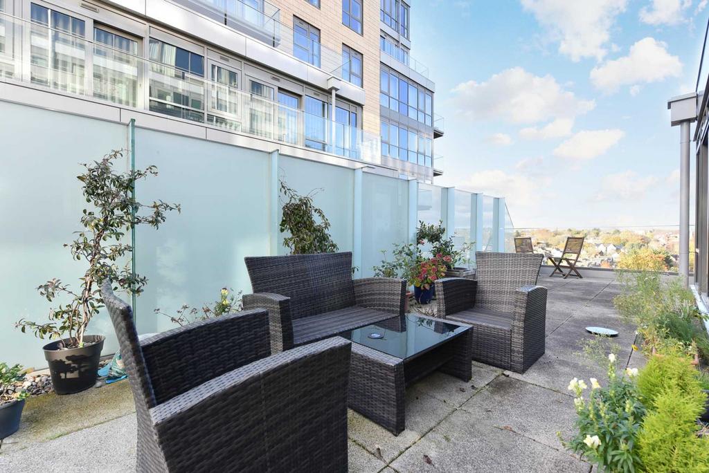 Dashwood House, Ealing 3 bed apartment to rent £5,000 pcm (£1,154 pw)