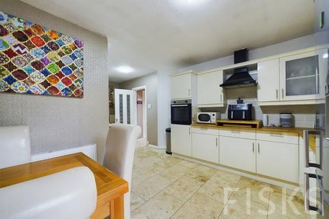 19 Amersham Avenue, Langdon Hills, Basildon, SS16 6SJ