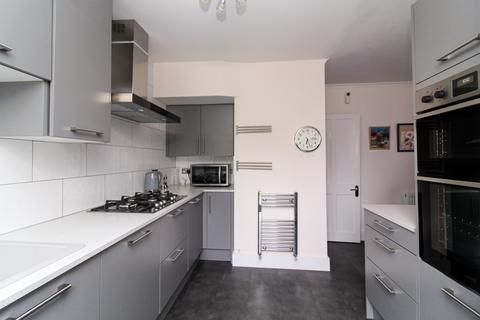 3 bedroom end of terrace house for sale, Lyndhurst Avenue, SW16