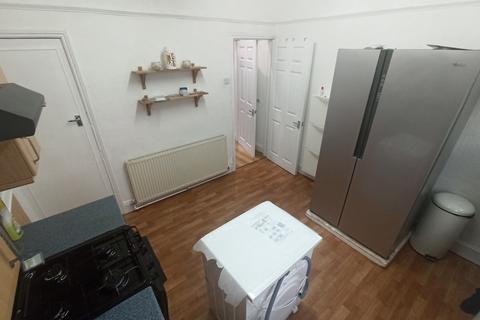 3 bedroom terraced house to rent, Leeds LS6