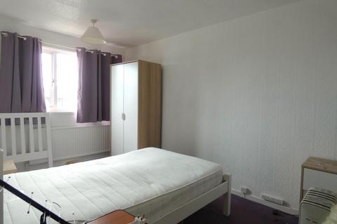 8 Vanquisher Walk, Gravesend, DA12 4LS