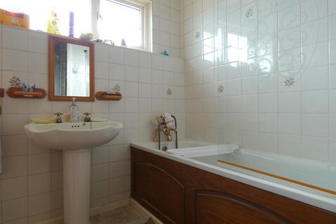 8 Vanquisher Walk, Gravesend, DA12 4LS