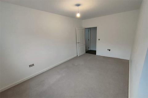 2 bedroom flat to rent, Haven Road, Rainham RM13