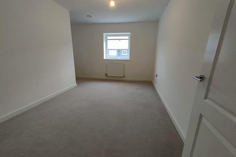 2 bedroom flat to rent, Haven Road, Rainham RM13