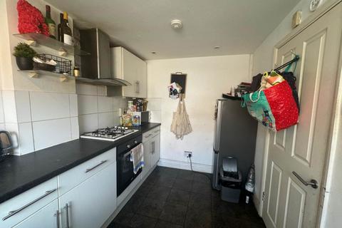 2 bedroom semi-detached house to rent, Adine Road, Newham