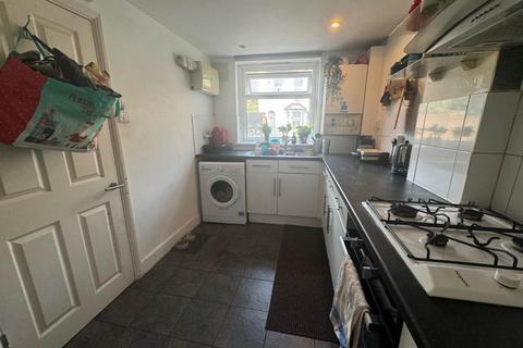 2 bedroom semi-detached house to rent, Adine Road, Newham