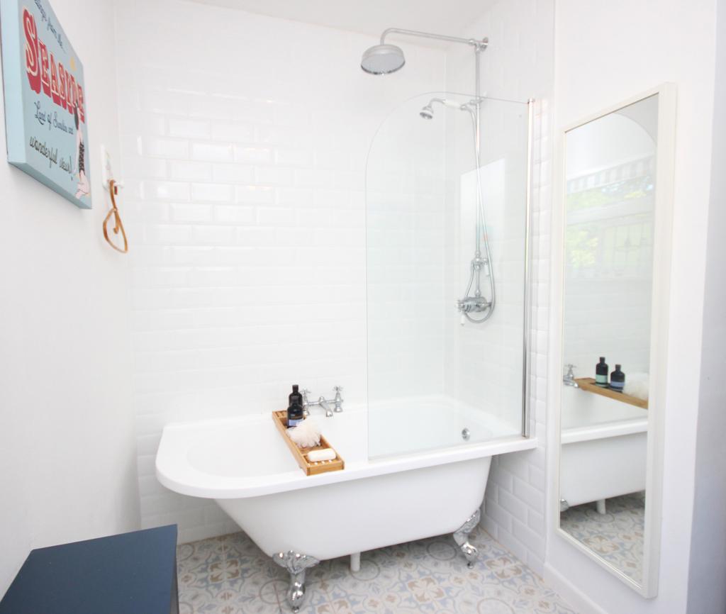 16) Bathroom