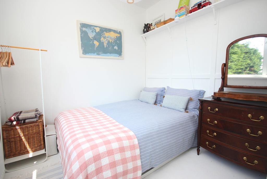 19) Bedroom 3