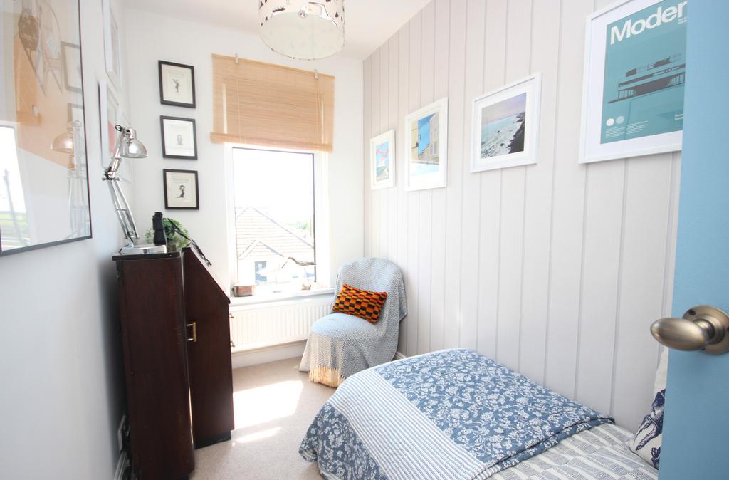 20) Bedroom 4