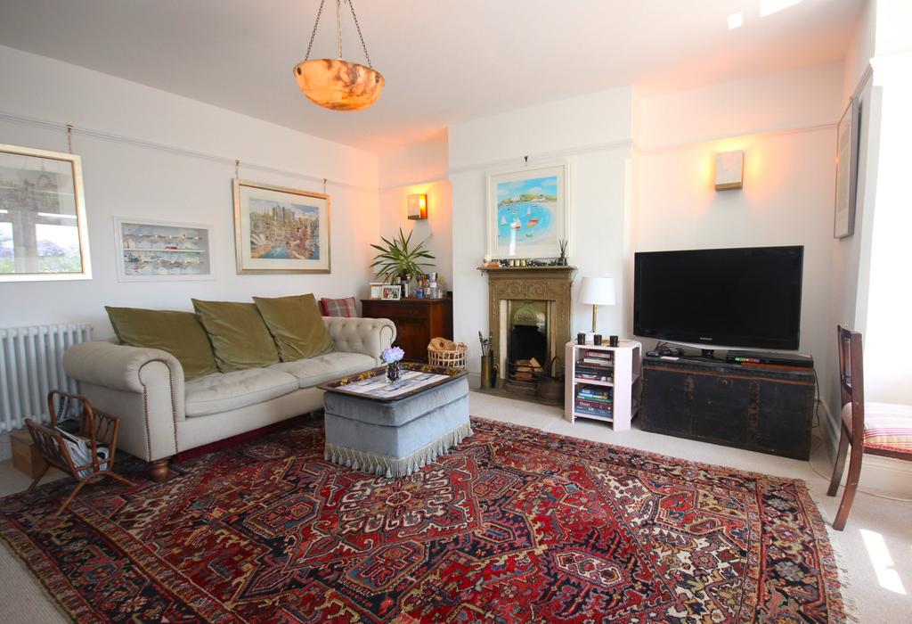 6) Sitting Room