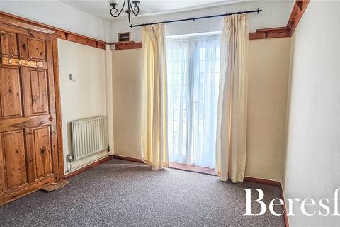 39 Byron Way, Romford, RM3 7PR