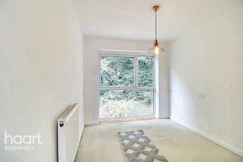 12 Lambert Close, Biggin Hill, Westerham, TN16 3DQ