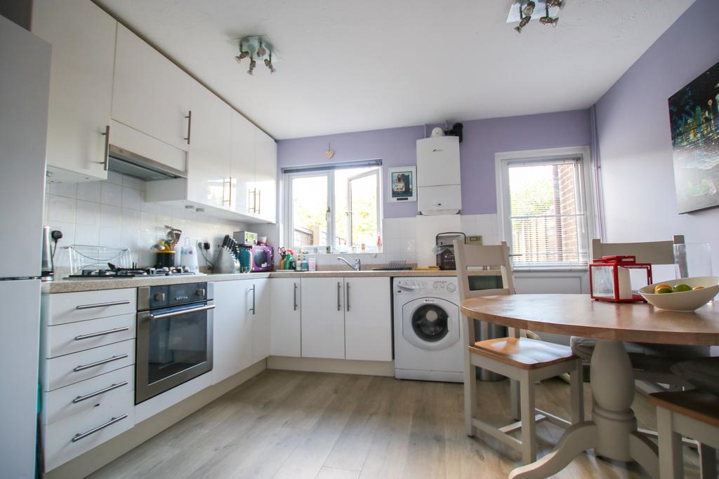 Kitchen Breakfast Room: