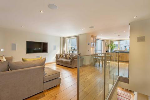 4 bedroom end of terrace house for sale, Brewery Square, EC1V