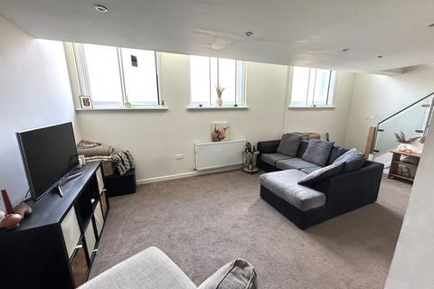 2 bedroom flat for sale, St James Court, Burton-on-Trent, DE14