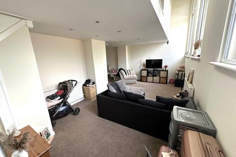 2 bedroom flat for sale, St James Court, Burton-on-Trent, DE14