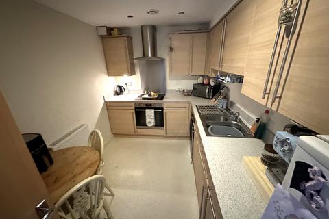 2 bedroom flat for sale, St James Court, Burton-on-Trent, DE14