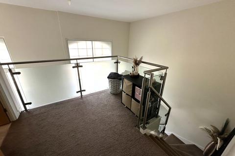 2 bedroom flat for sale, St James Court, Burton-on-Trent, DE14