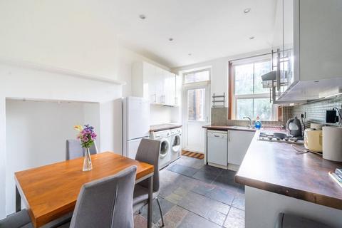 2 bedroom flat for sale, Talgarth Mansions, Barons Court, London, W14