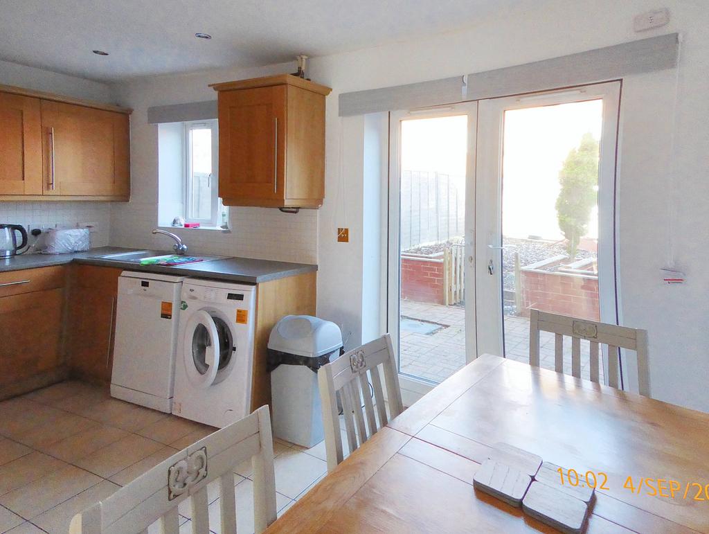 Kitchen/ Dining Area