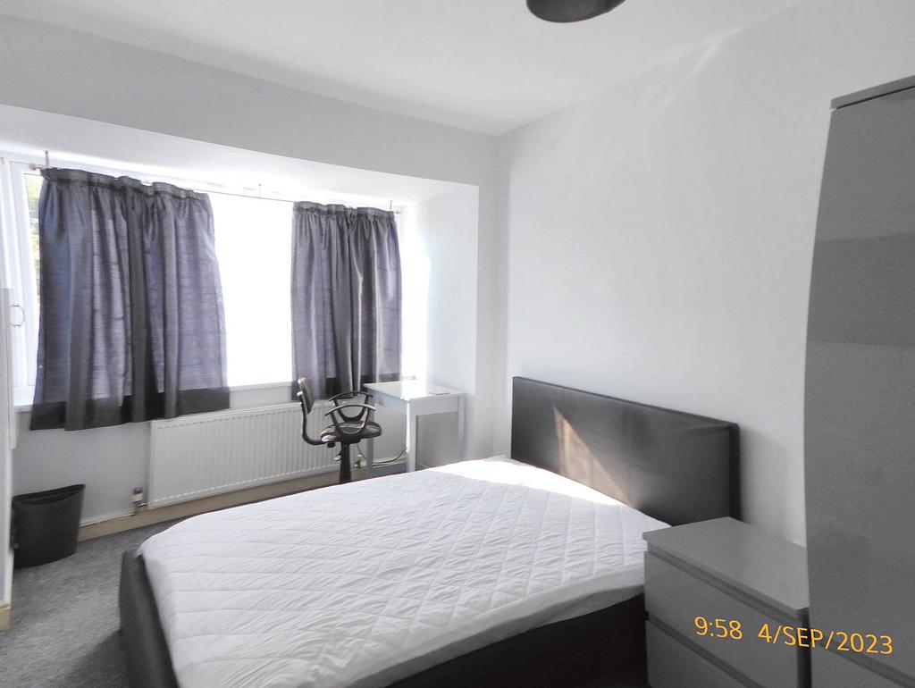 Downstairs Double Bedroom with Ensuite