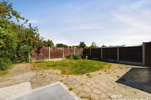 3 bedroom semi-detached house for sale, Kings Avenue, Holland on Sea CO15