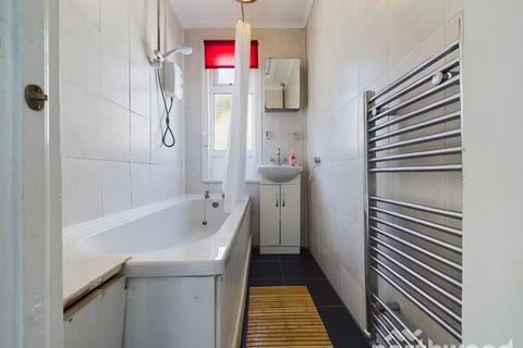 3 bedroom semi-detached house for sale, Kings Avenue, Holland on Sea CO15