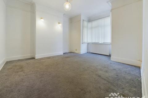 3 bedroom semi-detached house for sale, Kings Avenue, Holland on Sea CO15