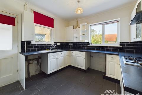 3 bedroom semi-detached house for sale, Kings Avenue, Holland on Sea CO15