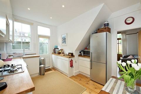 3 bedroom maisonette to rent, Harborough Road, Lambeth SW16