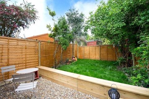 3 bedroom maisonette to rent, Harborough Road, Lambeth SW16