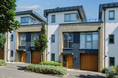 3 bedroom townhouse for sale, Robinson Gate, Chelmsford CM1