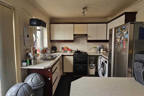 2 bedroom terraced house to rent, Hayes UB4