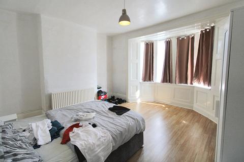 2 bedroom ground floor flat for sale, Byker Terrace, Walker, Newcastle upon Tyne, Tyne and Wear, NE6 3AE